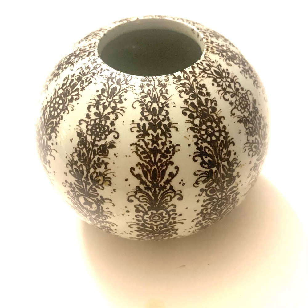 NYMOLLE Elegant Cream and Brown Patterned Vase